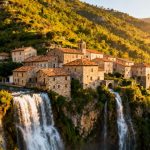 Bagnone: scopri il borgo italiano con case costruite su cascate