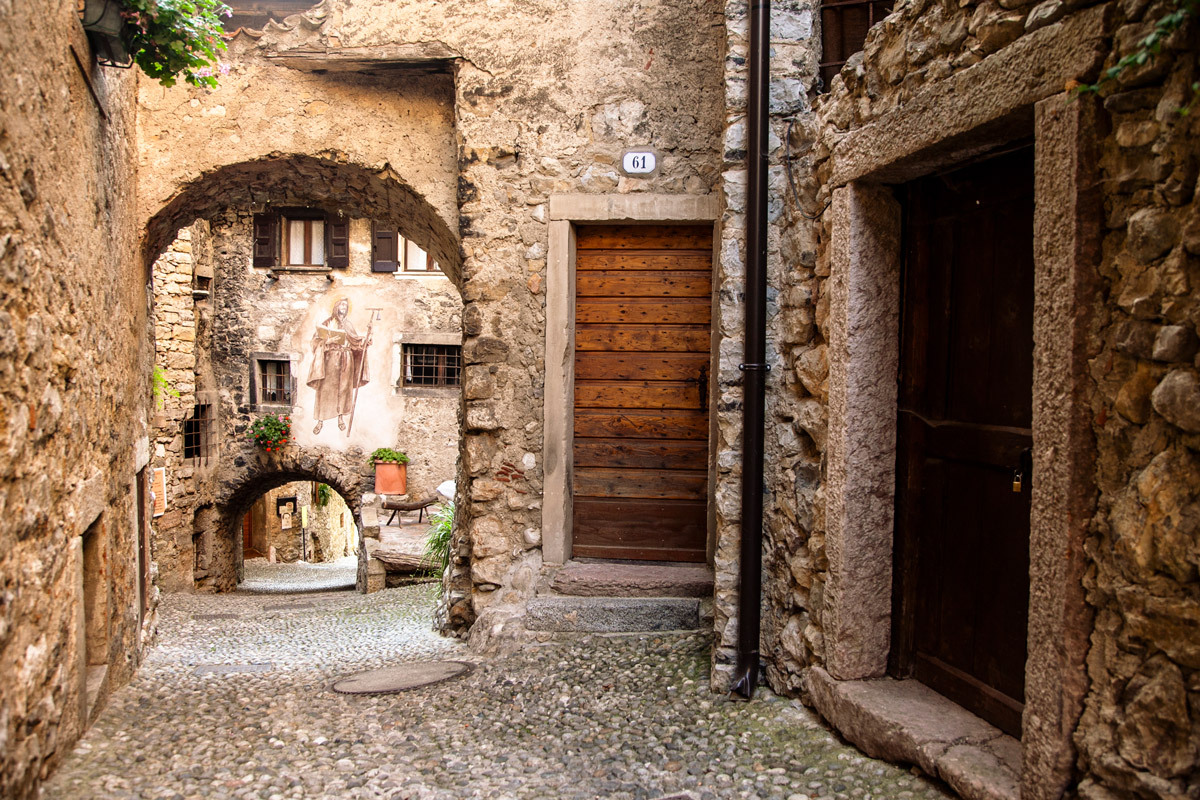 A 20 minuti dal Lago di Garda, questo borgo è un’oasi di pace medievale