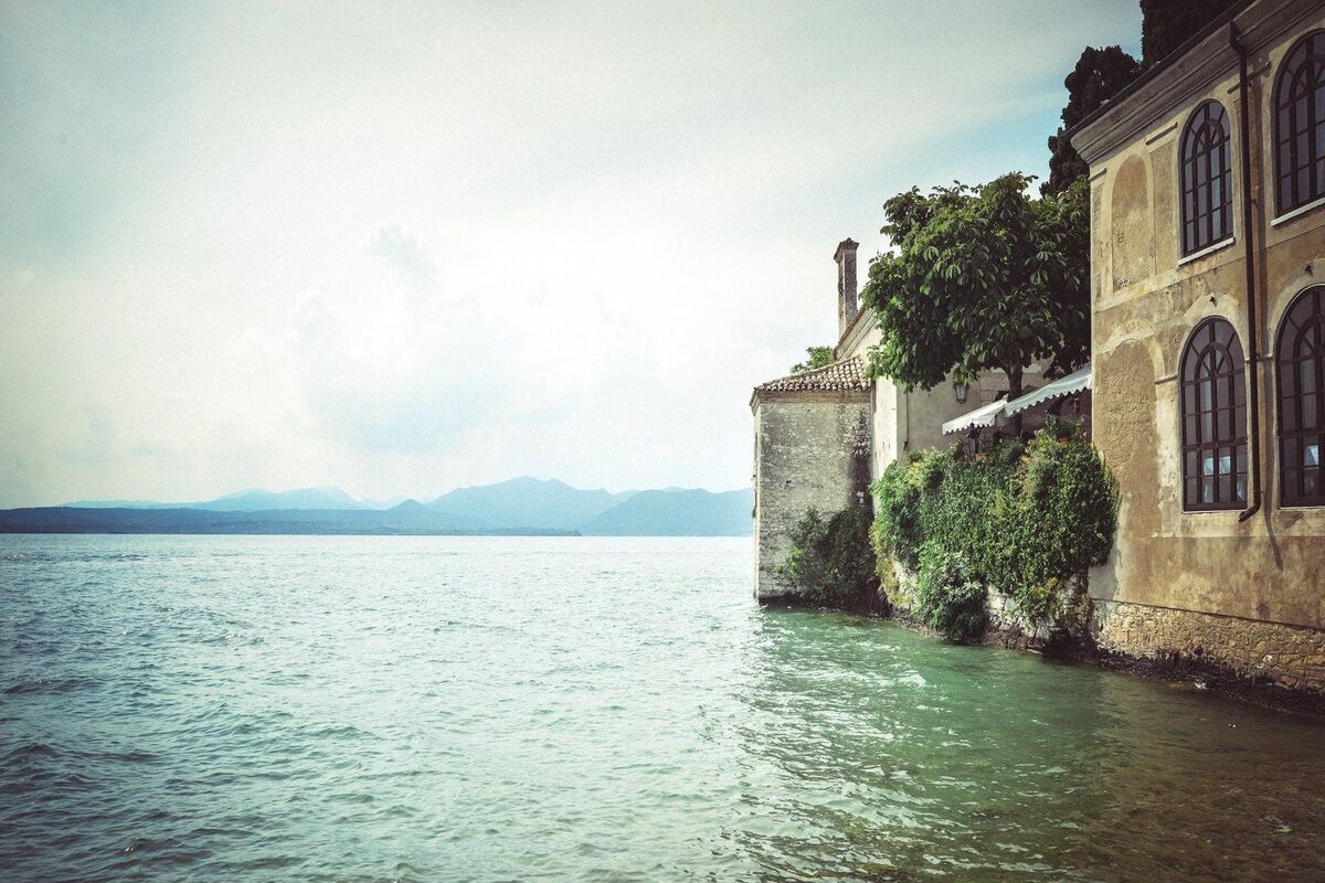 L’unico lago d’Italia dove si può surfare su un’onda statica